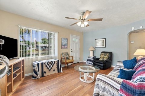 Casa en venta en Saint Petersburg, Florida, 3 dormitorios, 124.3 m2 № 2387334 - foto 5
