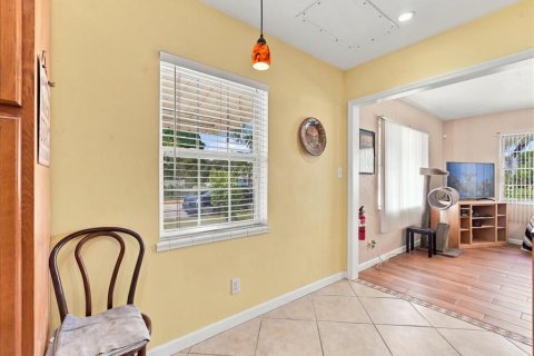 Casa en venta en Saint Petersburg, Florida, 3 dormitorios, 124.3 m2 № 2387334 - foto 9