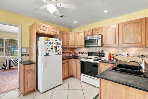 Casa en venta en Saint Petersburg, Florida, 3 dormitorios, 124.3 m2 № 2387334 - foto 11