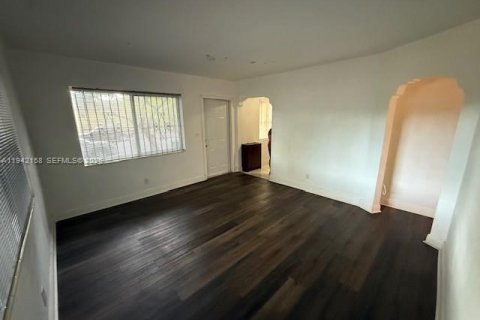 Casa en alquiler en Miami, Florida, 2 dormitorios, 137.59 m2 № 1999764 - foto 6