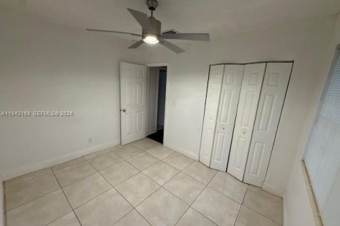 Casa en alquiler en Miami, Florida, 2 dormitorios, 137.59 m2 № 1999764 - foto 5