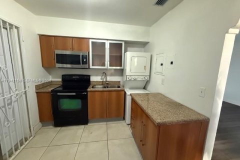 Casa en alquiler en Miami, Florida, 2 dormitorios, 137.59 m2 № 1999764 - foto 8