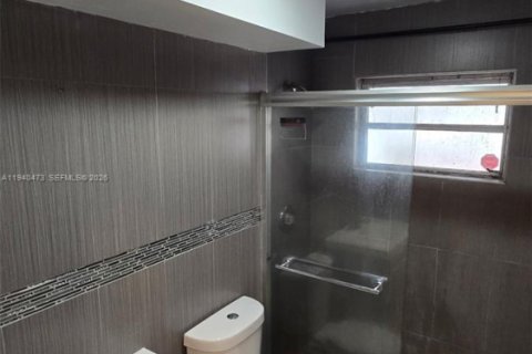 Villa ou maison à louer à Sunrise, Floride: 3 chambres, 97.27 m2 № 1998313 - photo 4