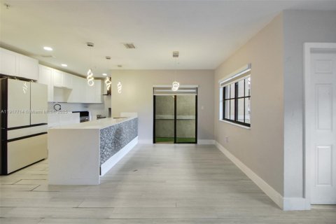 Touwnhouse à vendre à Cutler Bay, Floride: 3 chambres, 140.75 m2 № 2082599 - photo 7