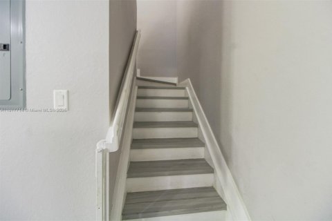 Touwnhouse à vendre à Cutler Bay, Floride: 3 chambres, 140.75 m2 № 2082599 - photo 13