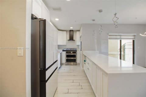 Touwnhouse à vendre à Cutler Bay, Floride: 3 chambres, 140.75 m2 № 2082599 - photo 4