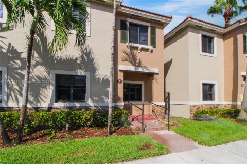 Touwnhouse à vendre à Cutler Bay, Floride: 3 chambres, 140.75 m2 № 2082599 - photo 3