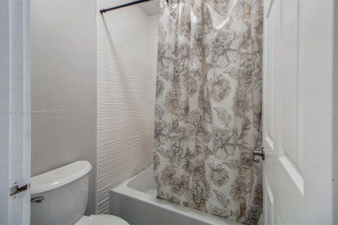 Touwnhouse à vendre à Cutler Bay, Floride: 3 chambres, 140.75 m2 № 2082599 - photo 19