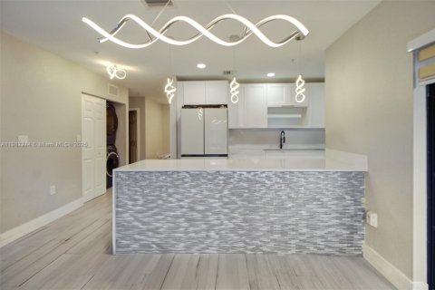 Touwnhouse à vendre à Cutler Bay, Floride: 3 chambres, 140.75 m2 № 2082599 - photo 6