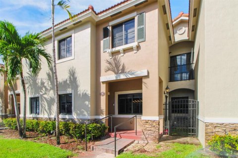 Touwnhouse à vendre à Cutler Bay, Floride: 3 chambres, 140.75 m2 № 2082599 - photo 2