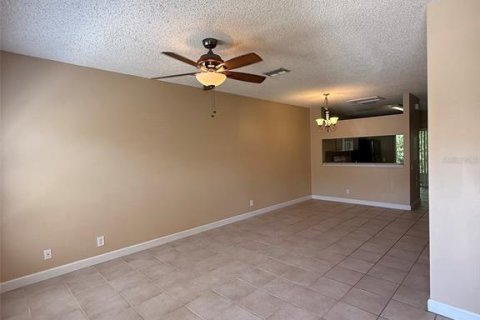 Touwnhouse à vendre à Tampa, Floride: 2 chambres, 107.02 m2 № 1876252 - photo 4