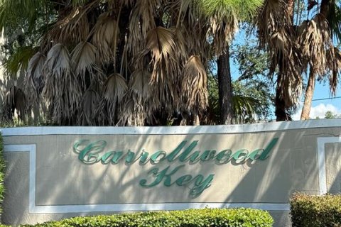 Touwnhouse à vendre à Tampa, Floride: 2 chambres, 107.02 m2 № 1876252 - photo 1