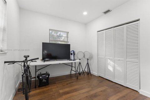 Casa en venta en Miami Springs, Florida, 5 dormitorios, 204.85 m2 № 2003494 - foto 28