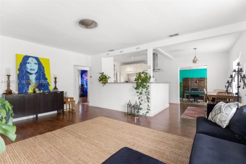 Casa en venta en Miami Springs, Florida, 5 dormitorios, 204.85 m2 № 2003494 - foto 6