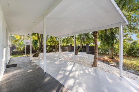 Casa en venta en Miami Springs, Florida, 5 dormitorios, 204.85 m2 № 2003494 - foto 30