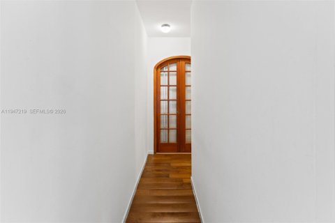 Casa en venta en Miami Springs, Florida, 5 dormitorios, 204.85 m2 № 2003494 - foto 21