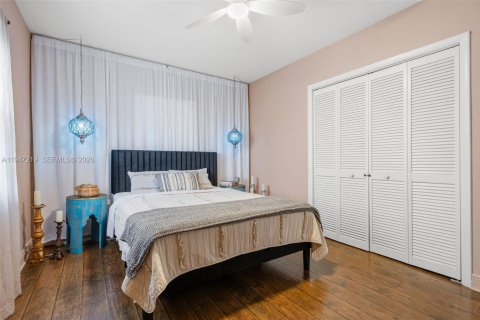 Casa en venta en Miami Springs, Florida, 5 dormitorios, 204.85 m2 № 2003494 - foto 15