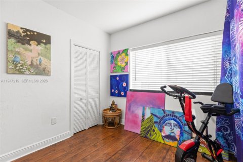 Casa en venta en Miami Springs, Florida, 5 dormitorios, 204.85 m2 № 2003494 - foto 17