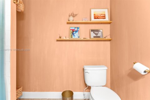 Casa en venta en Miami Springs, Florida, 5 dormitorios, 204.85 m2 № 2003494 - foto 19