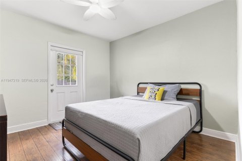 Casa en venta en Miami Springs, Florida, 5 dormitorios, 204.85 m2 № 2003494 - foto 20