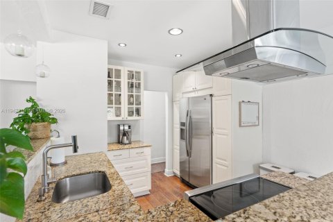 Casa en venta en Miami Springs, Florida, 5 dormitorios, 204.85 m2 № 2003494 - foto 12