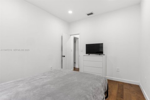 Casa en venta en Miami Springs, Florida, 5 dormitorios, 204.85 m2 № 2003494 - foto 29