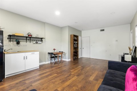 Casa en venta en Miami Springs, Florida, 5 dormitorios, 204.85 m2 № 2003494 - foto 24