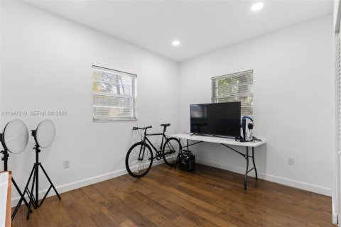 Casa en venta en Miami Springs, Florida, 5 dormitorios, 204.85 m2 № 2003494 - foto 27