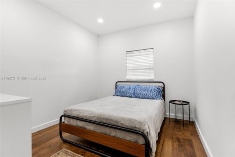 Casa en venta en Miami Springs, Florida, 5 dormitorios, 204.85 m2 № 2003494 - foto 26