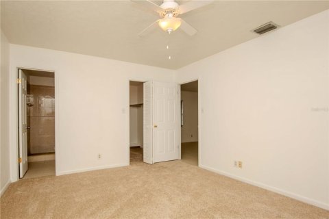 Casa en venta en Brandon, Florida, 4 dormitorios, 151.24 m2 № 1907539 - foto 11