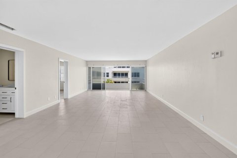 Condo in Highland Beach, Florida, 1 bedroom  № 2181956 - photo 11