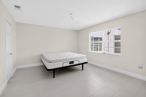 Condo in Highland Beach, Florida, 1 bedroom  № 2181956 - photo 24