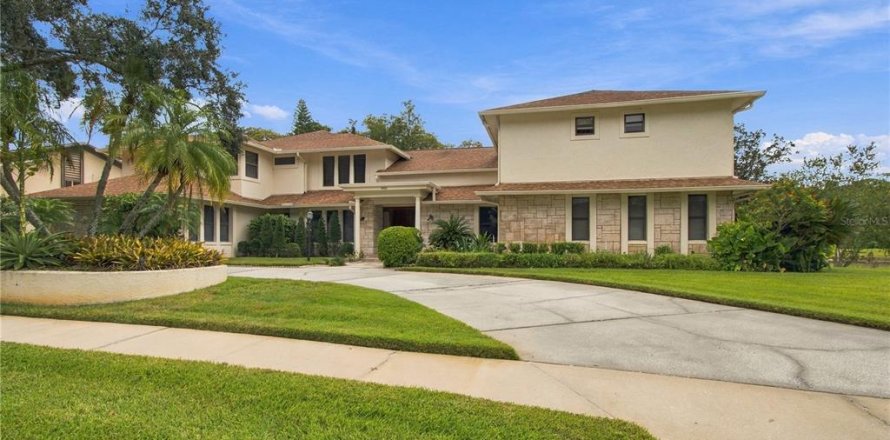 House in Tampa, Florida 5 bedrooms, 578.04 sq.m. № 2395927