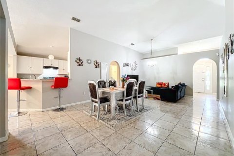 House in Orlando, Florida 4 bedrooms, 174.1 sq.m. № 1411551 - photo 2