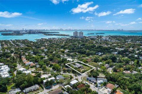 Terreno en venta en Miami, Florida № 2002328 - foto 7