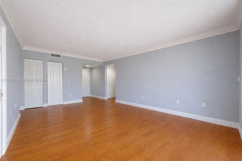 Купить кондоминиум в Майами, Флорида 2 спальни, 70.61м2, № 2051573 - фото 14