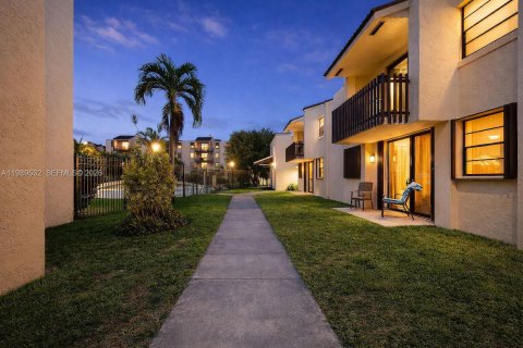 Кондоминиум с 2 спальнями в Майами, Флорида № 2051573