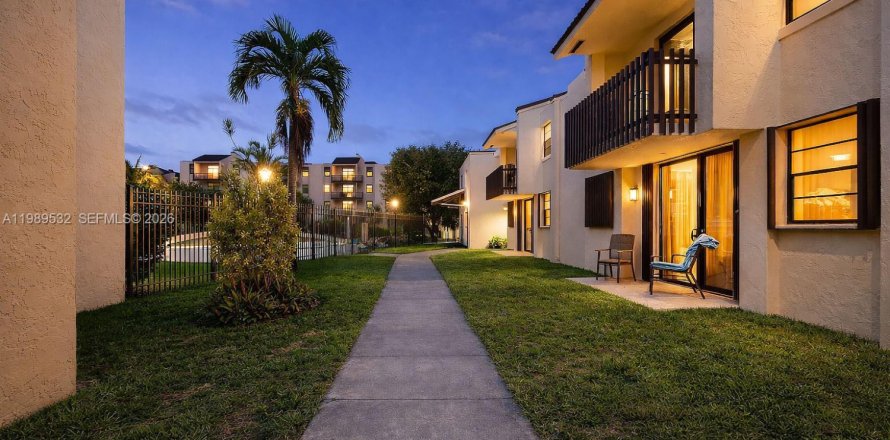 Кондоминиум с 2 спальнями в Майами, Флорида № 2051573