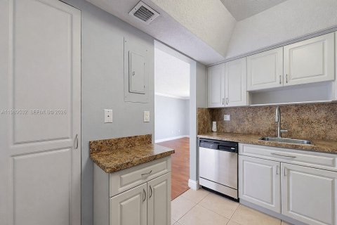 Купить кондоминиум в Майами, Флорида 2 спальни, 70.61м2, № 2051573 - фото 17