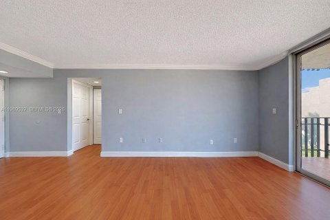 Купить кондоминиум в Майами, Флорида 2 спальни, 70.61м2, № 2051573 - фото 13