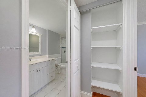 Купить кондоминиум в Майами, Флорида 2 спальни, 70.61м2, № 2051573 - фото 22