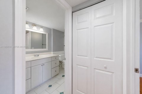Купить кондоминиум в Майами, Флорида 2 спальни, 70.61м2, № 2051573 - фото 21