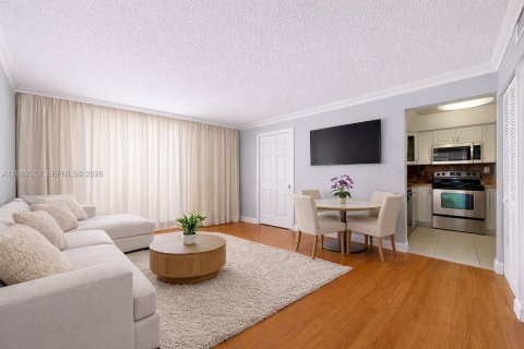 Купить кондоминиум в Майами, Флорида 2 спальни, 70.61м2, № 2051573 - фото 8