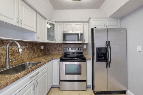 Купить кондоминиум в Майами, Флорида 2 спальни, 70.61м2, № 2051573 - фото 18