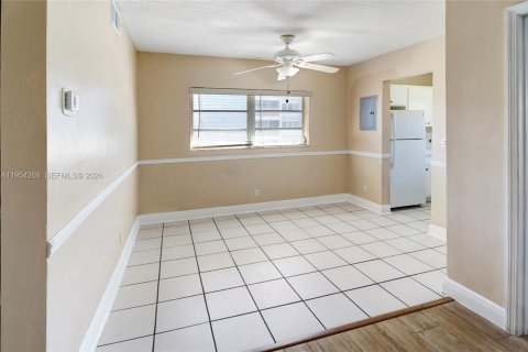 Appartement à louer à Hallandale Beach, Floride: 3 chambres, 75.07 m2 № 2017609 - photo 10