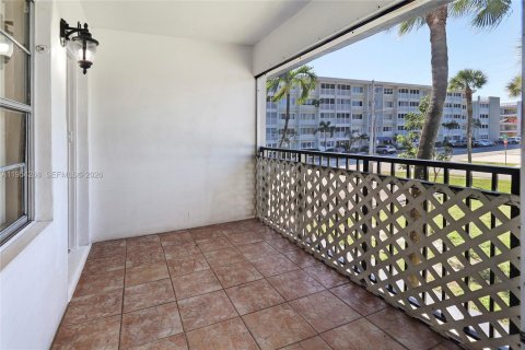 Appartement à louer à Hallandale Beach, Floride: 3 chambres, 75.07 m2 № 2017609 - photo 3