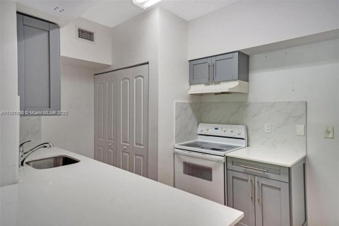 Condominio en venta en Miami Gardens, Florida, 1 dormitorio, 82.4 m2 № 1978634 - foto 7