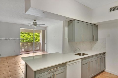 Condominio en venta en Miami Gardens, Florida, 1 dormitorio, 82.4 m2 № 1978634 - foto 9