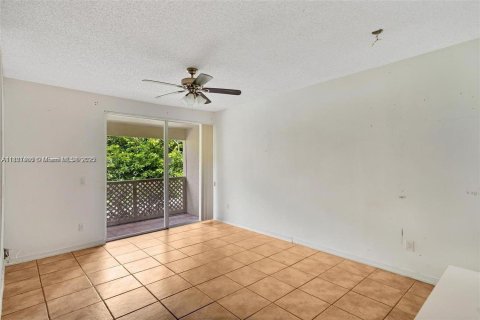Condominio en venta en Miami Gardens, Florida, 1 dormitorio, 82.4 m2 № 1978634 - foto 3