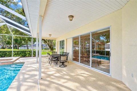 House in Valrico, Florida 4 bedrooms, 205.13 sq.m. № 2391312 - photo 23